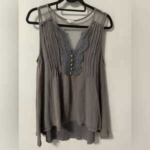 NWOT POL Cotton Gauze Distressed Hem Flowy Gray Sleeveless Top. Size Small